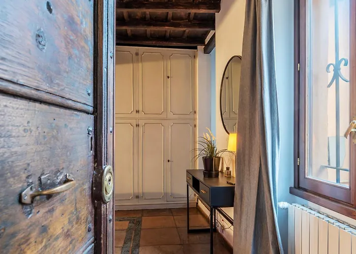 Guesthost - Cozy Trevi Romance * Rome