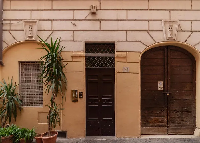 Guesthost - Cozy Trevi Romance * Rome